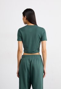 Nike Sportswear Navadna majica - vintage green/white