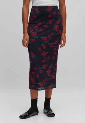 Bloemrijke midi-rok van marineblauwe stof, met rode rozen en groene bladeren. Slim fit, gladde textuur en een rechte silhouet.