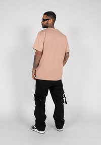 MJ Gonzales Print T-shirt - amber