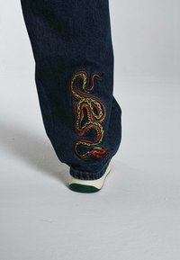 Ed Hardy FLAMER-SNAKE BAGGY  - Vaqueros boyfriend - indigo