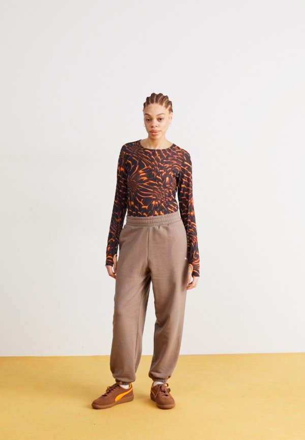 WARDROBE RELAXED  - Tracksuit bottoms - totally taupe3