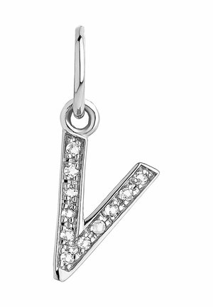 Colgante en tono plateado en forma de 'V', adornado con pequeños cristales transparentes, con un lazo en la parte superior para su sujeción.