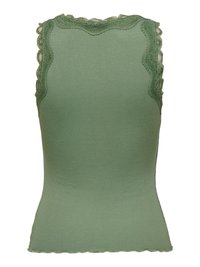 Débardeur côtelé ajusté sans manches vert sauge avec bordure en dentelle le long de l'encolure et des emmanchures.