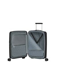 Svart resväska med ett grått mönstrat inre, två blixtlåsfickor och en avdelare. Utrustad med ett teleskophandtag och fyra hjul för smidig rörlighet.