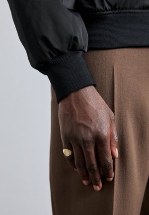 Yvonne Leon CHEVALIERE OVALE CANNAGE - Ring - yellow gold-coloured