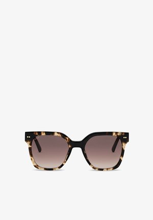Zonnebril met tortoiseshell montuur in kattentojesvorm, voorzien van gradient bruine lenzen en een glanzende afwerking, met kleine gouden decoratieve studs op de hoeken.