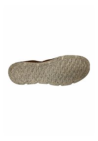 Suela de zapato marrón con una superficie de goma beige texturizada que presenta un patrón moteado y bordes acanalados para mayor agarre.