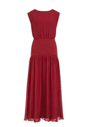Vestido rojo sin mangas hasta el suelo con corpiño y falda plisados, cintura ajustada y una tela fluida y texturizada para un look formal.