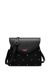 Černá ramenní taška s klopou, zdobená barevnými puntíky a růžovým logem. Obsahuje odnímatelný ramenní popruh.