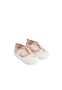 Chaussures en toile à enfiler avec une tige beige clair, des accents élastiques roses, des motifs floraux et une semelle en caoutchouc blanche. Comprend des panneaux élastiques latéraux doubles.