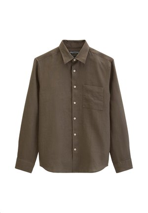 Camicia marrone a maniche lunghe con bottoni, collo e taschino sul petto, mostrata su uno sfondo bianco semplice.