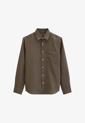 Camicia marrone a maniche lunghe con bottoni, collo e taschino sul petto, mostrata su uno sfondo bianco semplice.