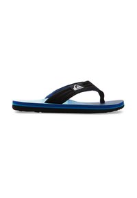 Sorte og blå flip-flops med en struktureret strop, der har en lys blå fodseng og en sort gummisål. Logo-detalje nær stroppen.