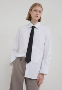 Calliope AVEC COUTURES - Camicia - blanc