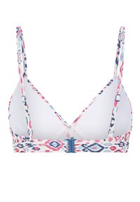 Top de bikini triangular con una base blanca y un patrón geométrico en rosa, azul y marino. Tirantes ajustables y cierre de gancho en la parte posterior.