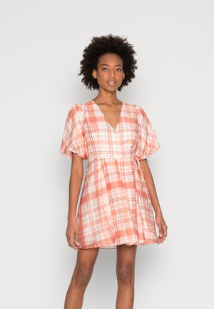 KRISSY WRAP PUFF SLEEVE DRESS - Vestido de dia - coral check