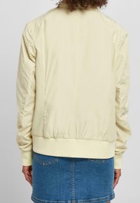 Urban Classics Bomberjacka - yellow