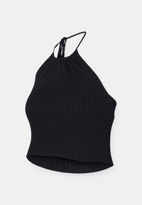 Top halter preto com textura canelada e design ajustado, com alças delicadas e bainha curva. Fabricado com um material elástico para um uso confortável.