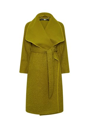 Manteau en mélange de laine vert avec un large col châle, une taille ceinturée et des manches longues. Tissu texturé avec un motif subtil.
