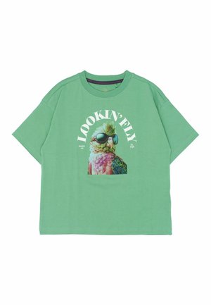 Zielony t-shirt z krótkim rękawem z grafiką papugi w okularach przeciwsłonecznych. Wokół obrazka nadrukowany jest tekst „LOOKIN' FLY”. Miękka w dotyku.