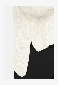 Non selezionato, white