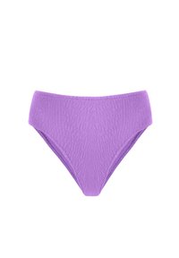 Fioletowy bikini z wysokim stanem, wykonany z teksturowanej tkaniny o gładkim wykończeniu i bezszwowych krawędziach, z subtelnym wzorem w zygzak.