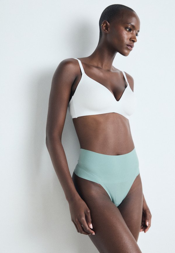 UNDIETECTABLE THONG - Thong - fern2