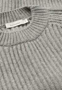 hessnatur Stickad tröja - grey