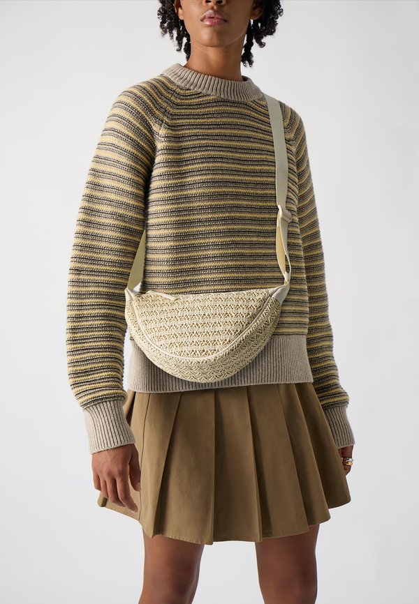 STRAW HALF MOON - Umhängetasche - beige