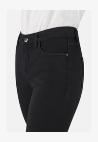 Ausgewählt, black denim