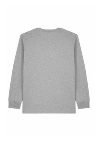 Grijs longsleeve t-shirt gemaakt van een katoenmix; heeft een ronde hals en geribbelde manchetten; gladde textuur zonder zichtbare afbeeldingen of logo's.