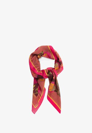 Zijden sjaal met roze, oranje en gele bloemmotieven, losgeknoopt tegen een witte achtergrond.