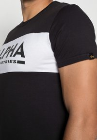 Alpha Industries Triko s potiskem - black
