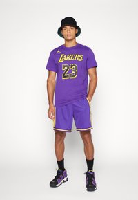 Nike Performance NBA LEBRON JAMES LOS ANGELES LAKERS TEE - Klubbklær - field purple