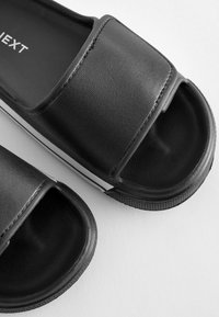 Next STRIPE - REGULAR FIT - Badesandaler - black