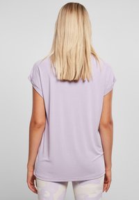 Urban Classics EXTENDED SHOULDER - Osnovna majica kratkih rukava - lilac