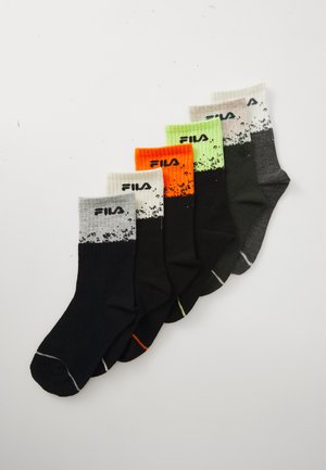 Seks par ankelsokker i sort med grå, crema, orange, limegrøn, beige og mørkegrå manchetter, hver med et falmende prikkemønster og logo.