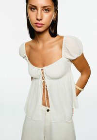 Bershka - TEXTURED PRINTED WITH BOWS - Bluse - white Miniaturebillede 1