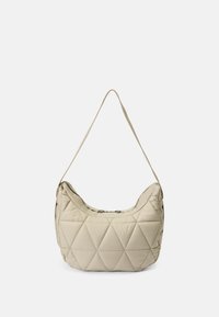 Bolsa de ombro bege acolchoada com um formato curvo, apresentando uma superfície texturizada, uma alça única e um fecho superior seguro.