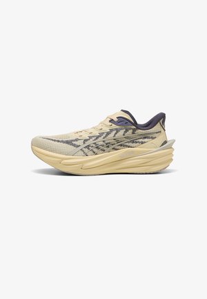Puma, DEVIATE NITRO 4 WNS - Laufschuh Straße - buttercream-inky depths