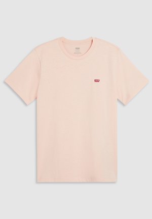 Camiseta de algodón rosa claro con cuello redondo, mangas cortas y un pequeño logo rojo de Levi's en el pecho izquierdo delantero.