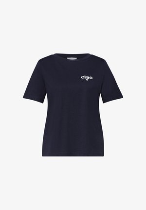 T-shirt bleu marine à manches courtes et col rond avec le texte blanc "ciao" et un petit cœur imprimé sur la partie supérieure gauche de la poitrine.