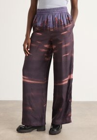 Lacoste Auduma bikses - neva purple