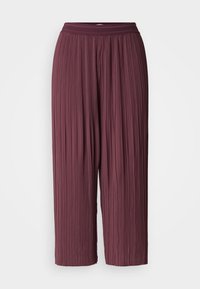 Plisé široké kalhoty v tmavě burgundské barvě, s texturovanou látkou, elastickým pasem a splývavým střihem.