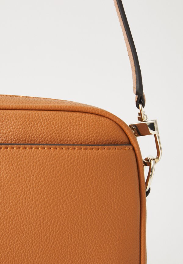 MERIDIAN CAMERA BAG - Cross body bag - cognac4