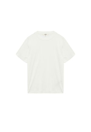 Hvid kortærmet t-shirt lavet af bomuld. Har en rund halsudskæring og en afslappet pasform. Glat tekstur uden synlige mønstre eller accenter.