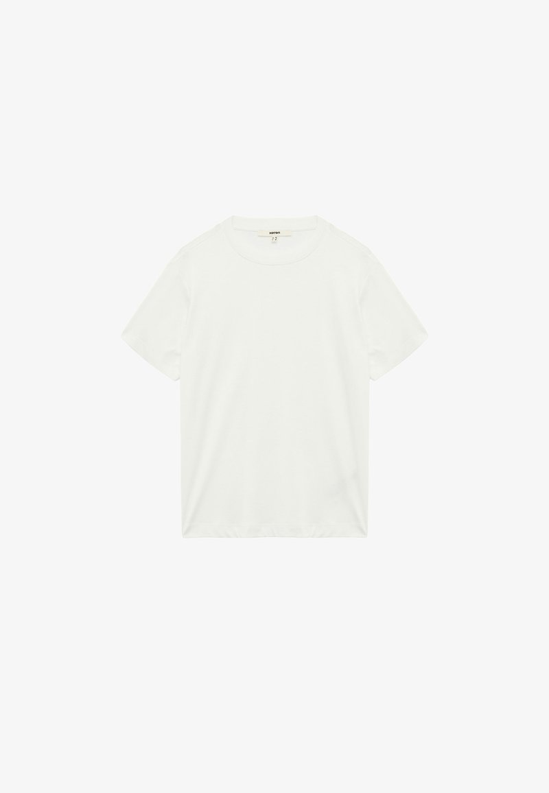 Weißes Kurzarm-T-Shirt aus Baumwolle. Mit rundem Halsausschnitt und lockerer Passform. Glatte Textur ohne sichtbare Muster oder Akzente.