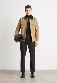 Mads Nørgaard METROPOLIS MORTEN PANTS - Chino hlače - brown