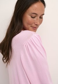 Kaffe KALIZZA - Adīta jaka - pink mist