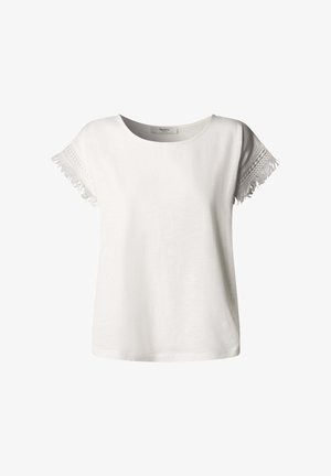 Blusa bianca a maniche corte con scollo tondo e dettagli in pizzo alla frangia sulle maniche.